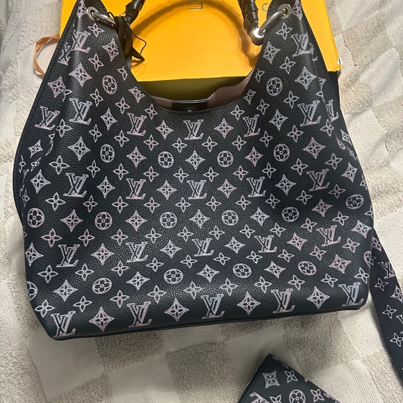 Louis Vuitton Carmel Mahina Hobo + Zippy Wallet + Bandeau – Rare Set - Picture 7 of 15